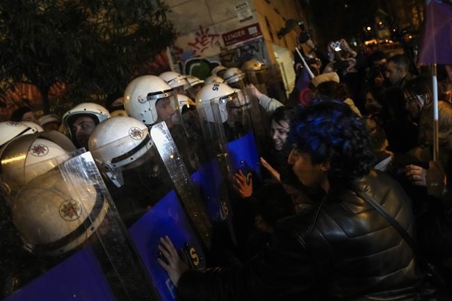 Women in Turkey brave ban on Istanbul march, get tear-gassed | iNFOnews.ca Women in Turkey brave ban on Istanbul march, get tear-gassed | iNFOnews.ca