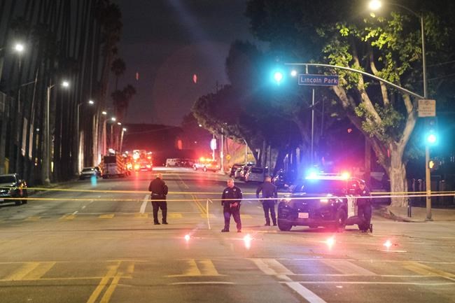 Los Angeles police ID gunman in shooting of 3 officers | iNFOnews.ca Los Angeles police ID gunman in shooting of 3 officers | iNFOnews.ca