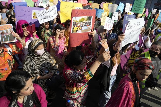 Pakistani police probe officers over women’s march violence | iNFOnews.ca