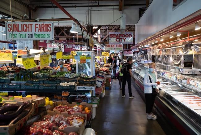 Canadians making fewer trips to the grocery store as inflation pinches: RBC report | iNFOnews.ca