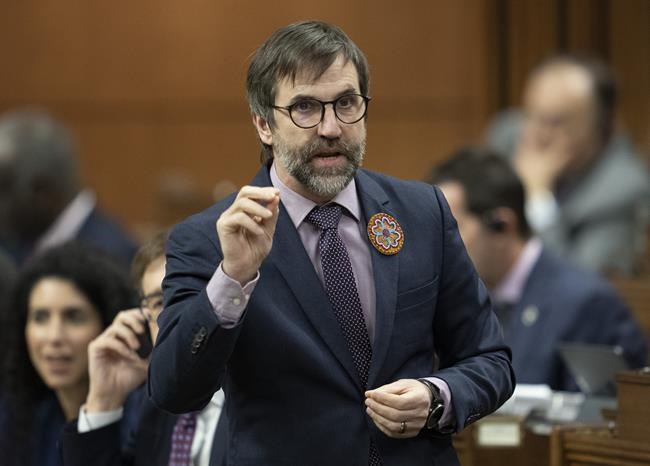 Federal environment minister says Alberta silence over oilsands spill 'worrisome' | iNFOnews.ca Federal environment minister says Alberta silence over oilsands spill 'worrisome' | iNFOnews.ca
