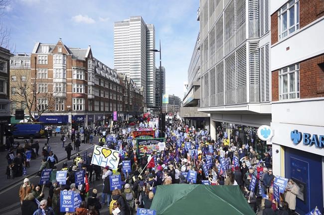 UK protest backs health staff as doctors prepare to strike | iNFOnews.ca UK protest backs health staff as doctors prepare to strike | iNFOnews.ca