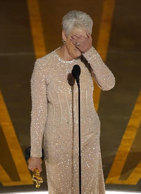 Jamie Lee Curtis wins Oscar for best supporting actress | iNFOnews.ca Jamie Lee Curtis wins Oscar for best supporting actress | iNFOnews.ca