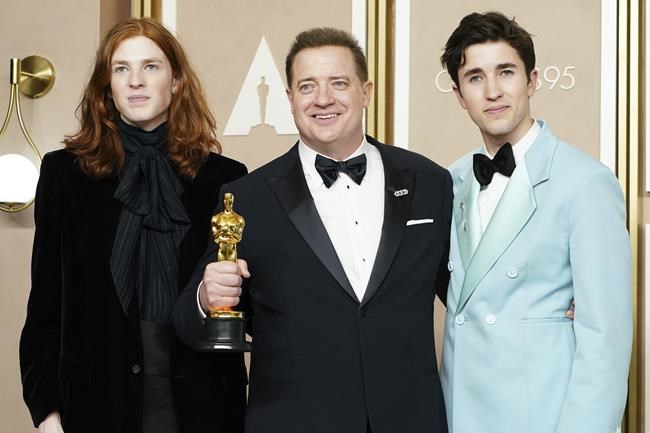 Brendan Fraser wins best actor Oscar in career comeback | iNFOnews.ca