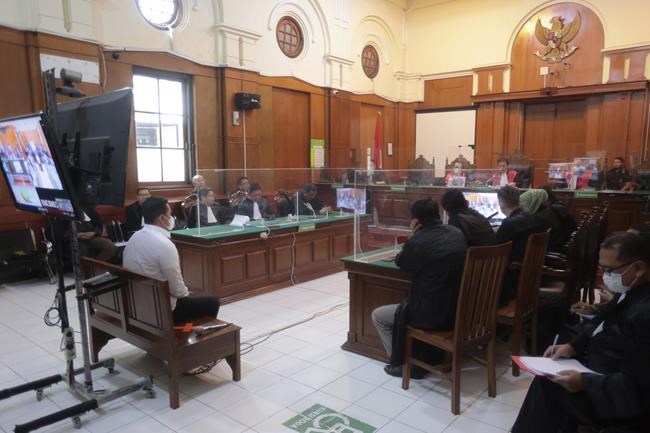 Indonesia acquits 2 police, jails 1 for deadly soccer crush | iNFOnews.ca