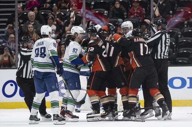 Pettersson, Hughes shine in Canucks' 2-1 win over Ducks | iNFOnews.ca Pettersson, Hughes shine in Canucks' 2-1 win over Ducks | iNFOnews.ca