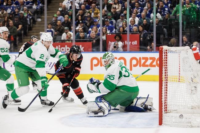Luke Schenn settling back into life with Maple Leafs after trade | iNFOnews.ca Luke Schenn settling back into life with Maple Leafs after trade | iNFOnews.ca