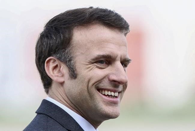 Macron welcomes back to France journalist freed in Mali | iNFOnews.ca CP298213040