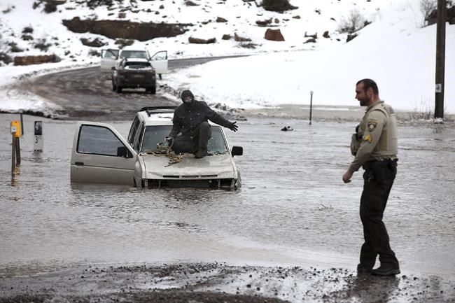 3 people die in Arizona after being caught in floodwaters | iNFOnews.ca