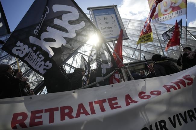 Louvre staff block entrances as part of pension protest | iNFOnews.ca Louvre staff block entrances as part of pension protest | iNFOnews.ca