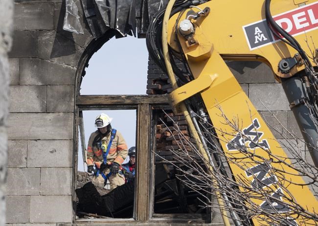 Two final bodies pulled from rubble after Old Montreal fire, five bodies identified | iNFOnews.ca