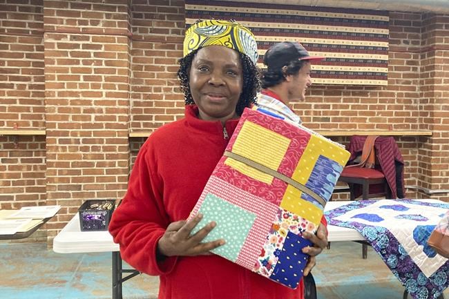 Handmade blankets welcome refugees, immigrants to US | iNFOnews.ca Handmade blankets welcome refugees, immigrants to US | iNFOnews.ca
