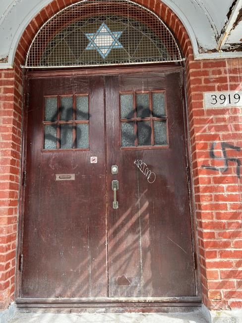 Montreal mayor denounces vandalism of synagogue defaced with antisemitic graffiti | iNFOnews.ca Montreal mayor denounces vandalism of synagogue defaced with antisemitic graffiti | iNFOnews.ca