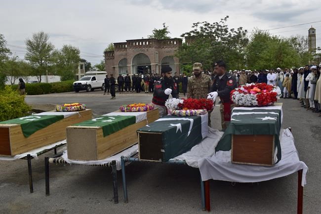 Pakistani Taliban target police, kill 4 in roadside bombing | iNFOnews.ca