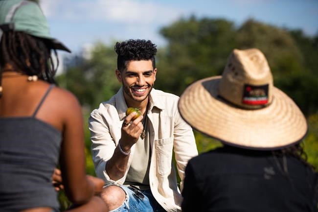 Mena Massoud carves out his own path with ‘Evolving Vegan’ after post-'Aladdin' slump | iNFOnews.ca Mena Massoud carves out his own path with ‘Evolving Vegan’ after post-'Aladdin' slump | iNFOnews.ca