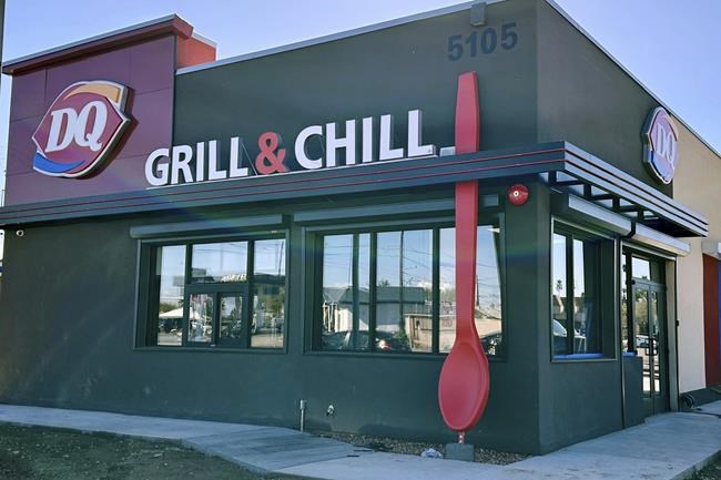 Arizona Dairy Queen on the hunt for missing red spoon statue | iNFOnews.ca