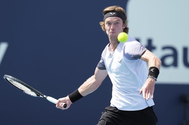 Wimbledon drops ban on Russians, lets them play as neutrals | iNFOnews.ca