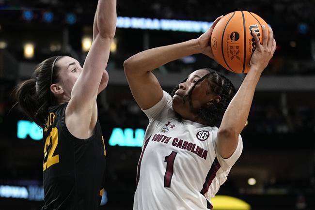 Clark, Iowa end perfect South Carolina season in Final Four | iNFOnews.ca