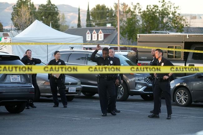 LA police: 1 dead, 3 wounded in shooting at shopping center | iNFOnews.ca