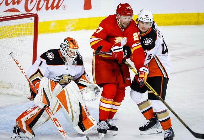 Calgary Flames edge Anaheim Ducks 5-4 to stay in the NHL playoff hunt | iNFOnews.ca
