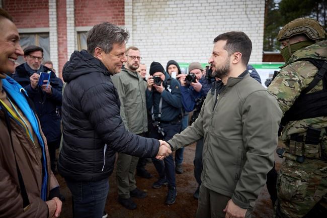 German chancellery defends record on sending arms to Ukraine | iNFOnews.ca