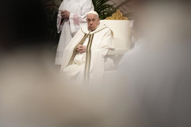Pope washes feet in Holy Thursday rite at Rome youth prison | iNFOnews.ca