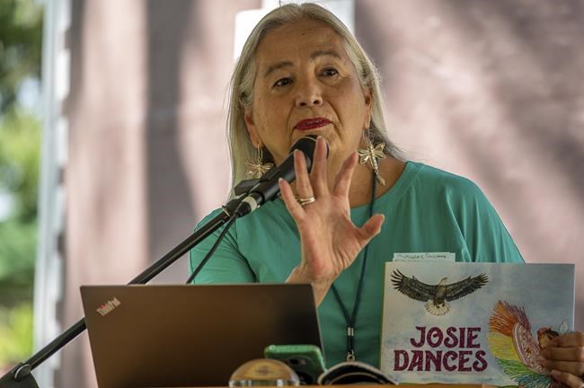 Ojibwe woman makes history as North Dakota poet laureate | iNFOnews.ca Ojibwe woman makes history as North Dakota poet laureate | iNFOnews.ca