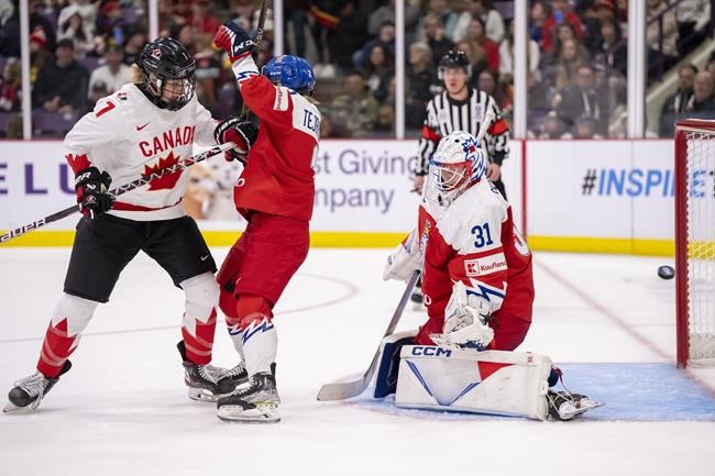 Poulin scores milestone goal, Canada beats Czechia 5-1 | iNFOnews.ca
