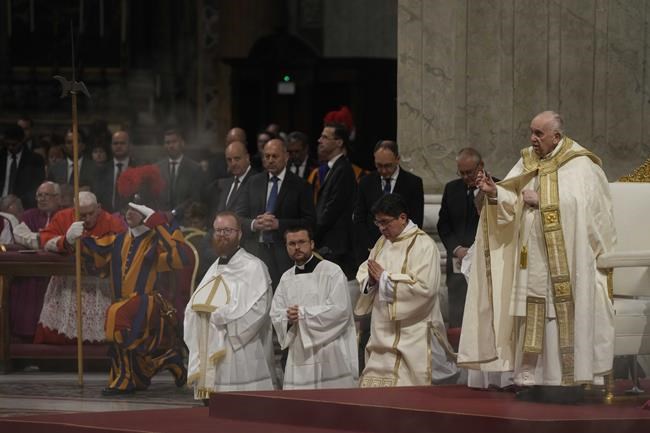 Pope Francis returns to public eye for Easter vigil Mass | iNFOnews.ca