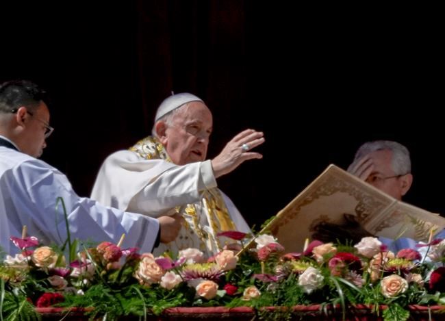 Pope at Easter: Pray for Ukrainian, Russian people, refugees | iNFOnews.ca