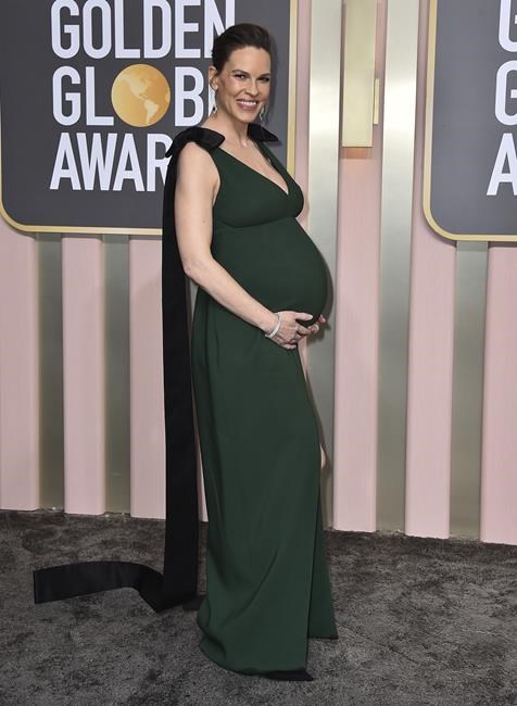 Hilary Swank gives birth to twins, shares 1st photo | iNFOnews.ca Hilary Swank gives birth to twins, shares 1st photo | iNFOnews.ca