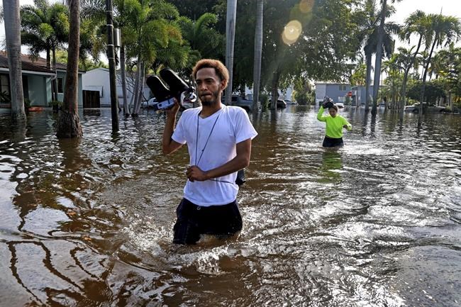 Florida floods: Businesses, residents begin cleaning up mess | iNFOnews.ca
