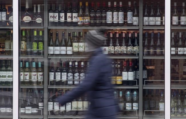 Researchers want Health Canada to post updated data on effects of drinking alcohol | iNFOnews.ca