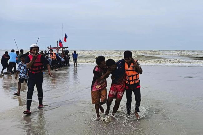 Freak storm in Thailand capsizes fishing boats, killing 3 | iNFOnews.ca Freak storm in Thailand capsizes fishing boats, killing 3 | iNFOnews.ca