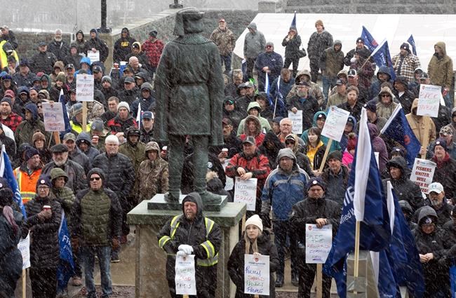 Protesting N.L. crab fishers watch from shore as Maritime fishers head out to harvest | iNFOnews.ca