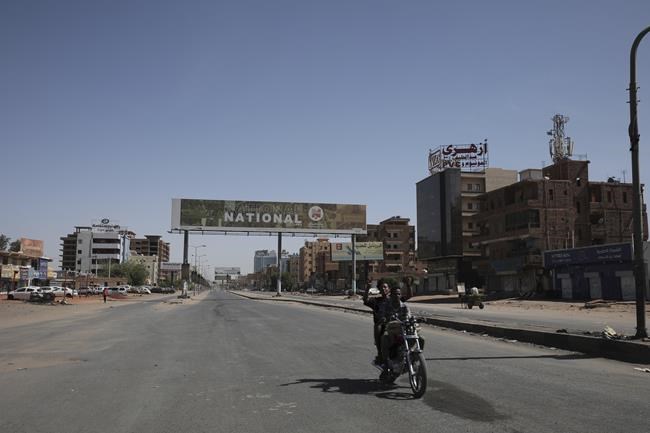 Trapped by fighting, Sudanese look for ways to survive | iNFOnews.ca