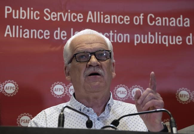 CP NewsAlert: With no deal with feds in hand, union says federal workers will strike | iNFOnews.ca