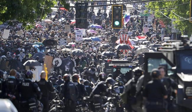 Panel: Seattle police should apologize for protest violence | iNFOnews.ca