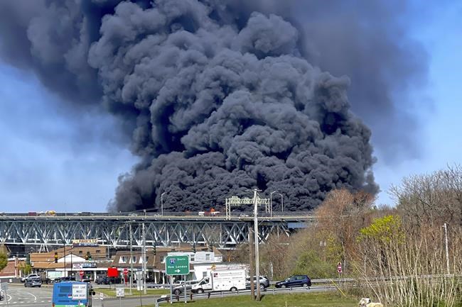 Fatal crash sparks fire on major Connecticut highway bridge | iNFOnews.ca