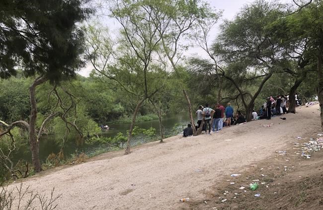 Mexico migrant camp tents torched across border from Texas | iNFOnews.ca