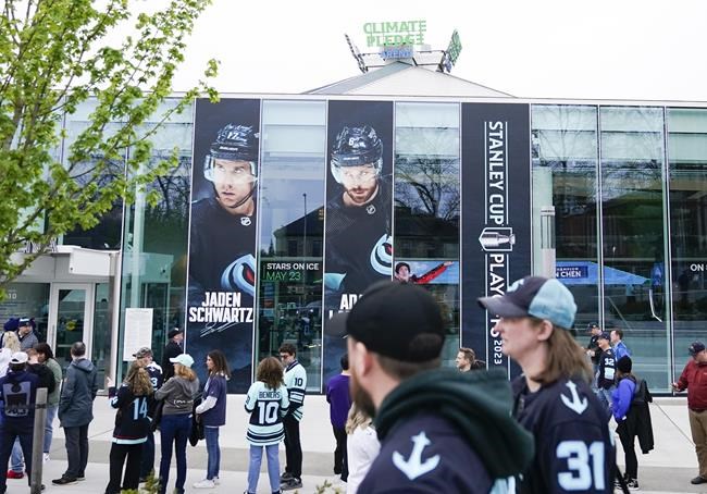 MacKinnon, Avalanche spoil Kraken's home playoff debut, 6-4 | iNFOnews.ca MacKinnon, Avalanche spoil Kraken's home playoff debut, 6-4 | iNFOnews.ca