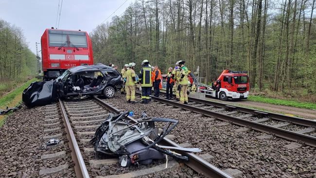 Train hits car at crossing in Germany, 3 killed | iNFOnews.ca Train hits car at crossing in Germany, 3 killed | iNFOnews.ca