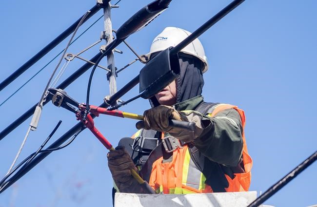 Thousands of Hydro-Québec clients lose power after Churchill Falls interruption | iNFOnews.ca