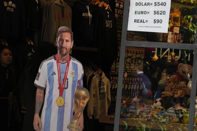 Argentina: A desperate search for a door as currency tumbles | iNFOnews.ca CP21563900