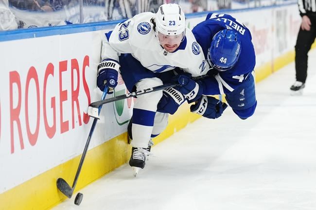 Lightning down Maple Leafs 4-2 to force Game 6 on Saturday in Tampa | iNFOnews.ca