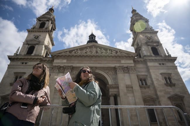 Pope in Hungary urges Europe to unite to end war next door | iNFOnews.ca