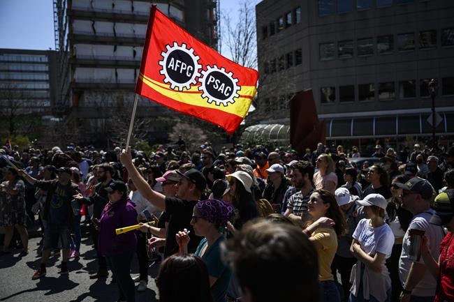 Federal government has tabled new offer on tenth day of strike, PSAC says | iNFOnews.ca Federal government has tabled new offer on tenth day of strike, PSAC says | iNFOnews.ca