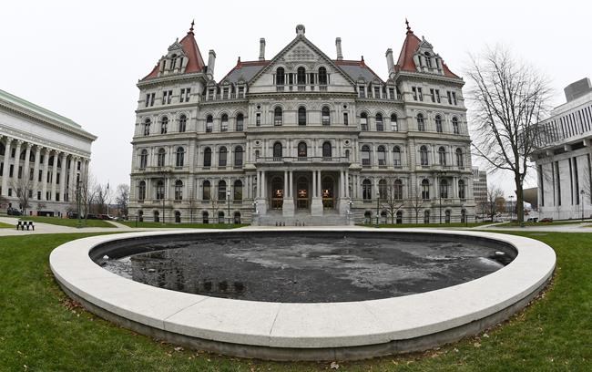 Pay rise comes for New Yorkers, but some chafe at compromise | iNFOnews.ca