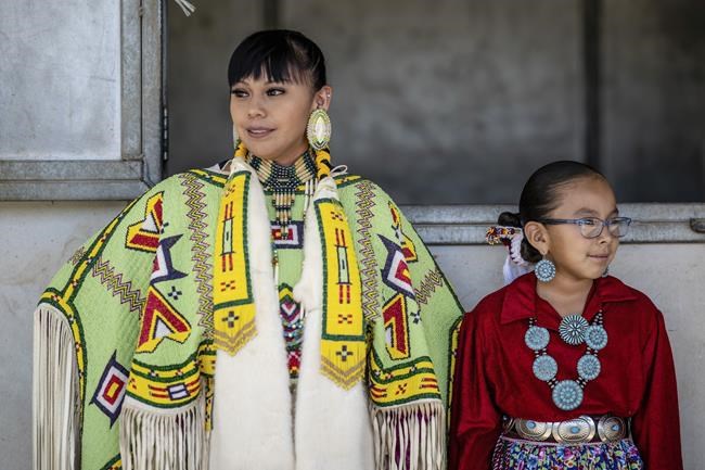 Largest powwow draws Indigenous dancers to New Mexico | iNFOnews.ca