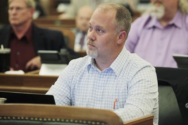 A veto and a switch: Kansas to see no big tax cuts this year | iNFOnews.ca A veto and a switch: Kansas to see no big tax cuts this year | iNFOnews.ca